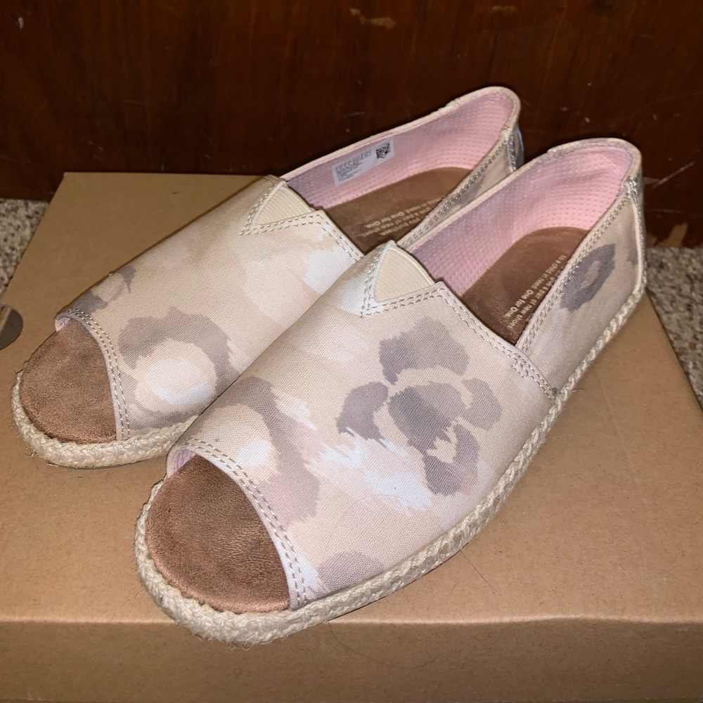 SALE! TOMS Open Toe Shoe 8